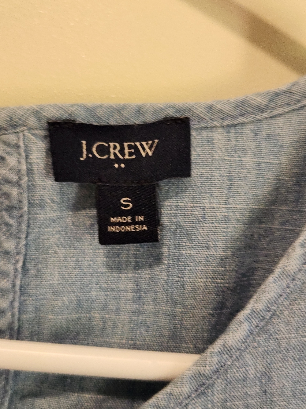 J.Crew Factory Chambray Pintuck Flutter Sleeve Top Light Wash Blue Denim Size S - Picture 4 of 14